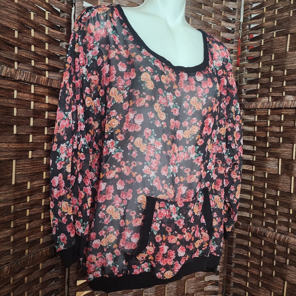 Eyeshadow Floral Print Blouse with Relaxed Love on a Hanger Blouse Size - Picture 3 of 10